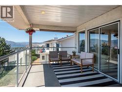Spacious covered deck ~ perfect for entertaining! - 