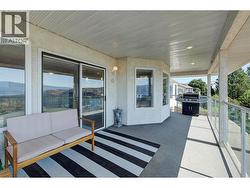 Spacious covered deck ~ perfect for entertaining! - 