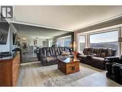 Living room with fantastic views! - 