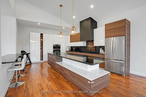 716 North Shore Boulevard E, Burlington, ON - Indoor Photo Showing Kitchen With Upgraded Kitchen