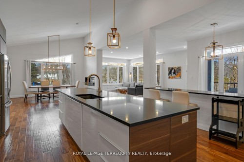 716 North Shore Boulevard E, Burlington, ON - Indoor Photo Showing Kitchen With Upgraded Kitchen