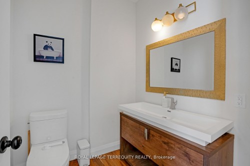 716 North Shore Boulevard E, Burlington, ON - Indoor Photo Showing Bathroom