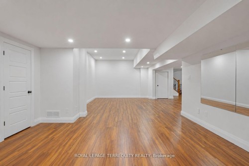 716 North Shore Boulevard E, Burlington, ON - Indoor