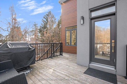 716 North Shore Boulevard E, Burlington, ON - Outdoor With Exterior