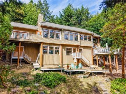 6608 Razor Point Rd Pender Island, BC V0N 2M1