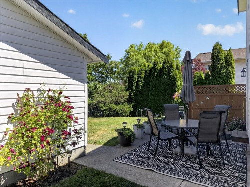 1230 Beckton Dr, Comox, BC 