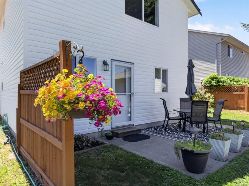 1230 Beckton Dr, Comox, BC 