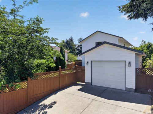 1230 Beckton Dr, Comox, BC 