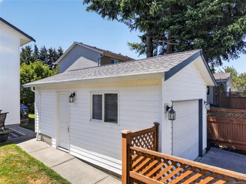 1230 Beckton Dr, Comox, BC 