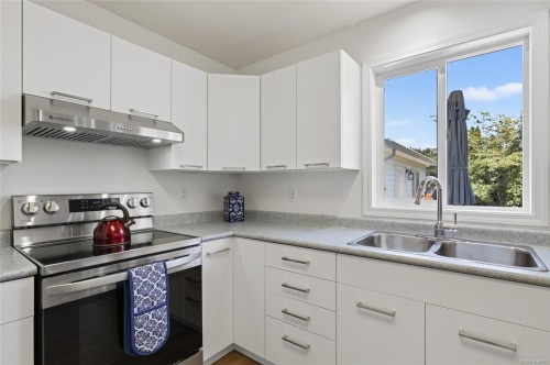 1230 Beckton Dr, Comox, BC 