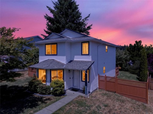 1230 Beckton Dr, Comox, BC 