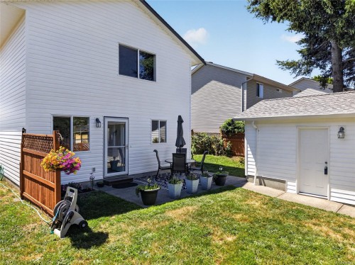 1230 Beckton Dr, Comox, BC 