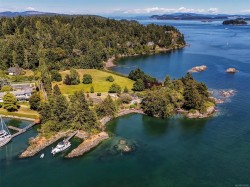 10814 Beach Rd North Saanich, BC V8L 5H6