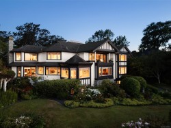 1580 Beach Dr Oak Bay, BC V8R 6H8