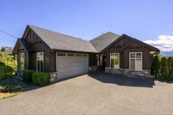 823 Thorpe Ave Courtenay, BC V9N 8C9