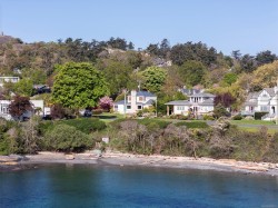 218 Beach Dr Oak Bay, BC V8S 2M1