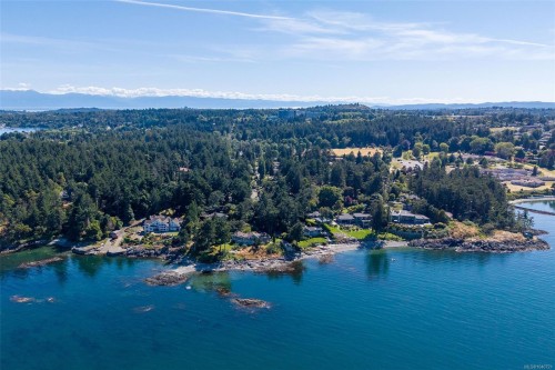 3990 Haro Rd, Saanich, BC 