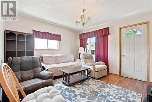 28 Queen Ave, Blind River, ON 
