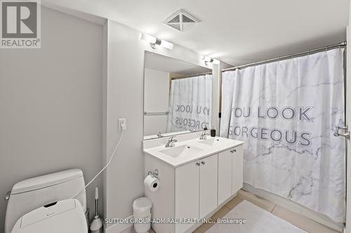2513 - 155 Legion Road N, Toronto, ON - Indoor Photo Showing Bathroom