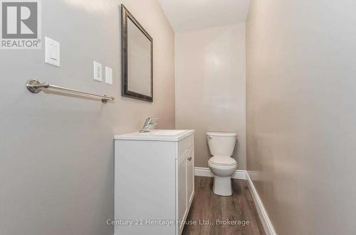153 St Andrews Street, Cambridge, ON - Indoor Photo Showing Bathroom