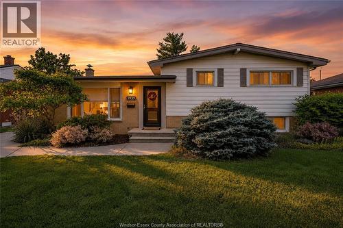 3939 LONGFELLOW  Windsor, ON N9G 2B4