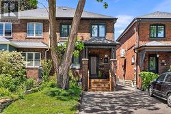 8 CLOVERLAWN AVENUE Toronto, ON M6E 1H3