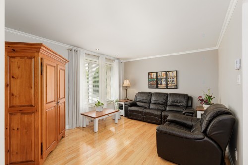 Salon - 2120 Rue De Romagne, Laval (Vimont), QC 