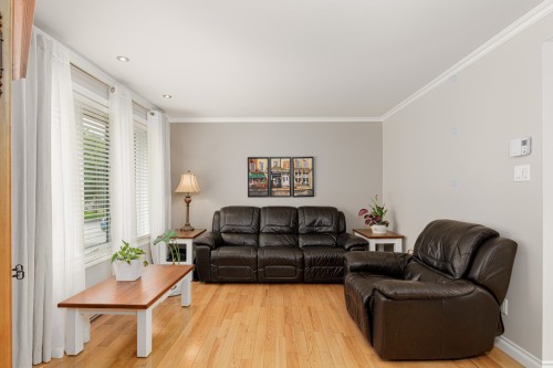 Salon - 2120 Rue De Romagne, Laval (Vimont), QC 