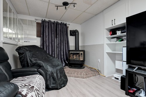Salle familiale - 7811 Ch. Des Roy, Saint-Damien, QC - Indoor With Fireplace