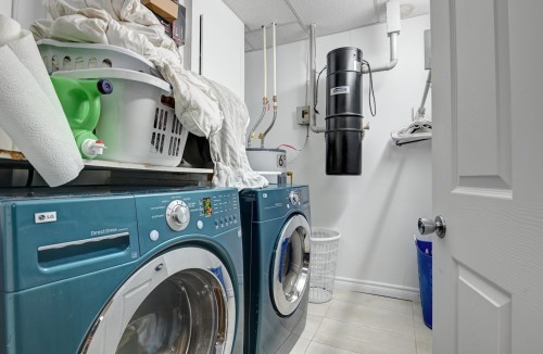 Salle de lavage - 7811 Ch. Des Roy, Saint-Damien, QC - Indoor Photo Showing Laundry Room