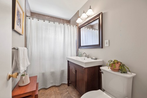 Salle de bains - 76 Av. Angell, Beaconsfield, QC 