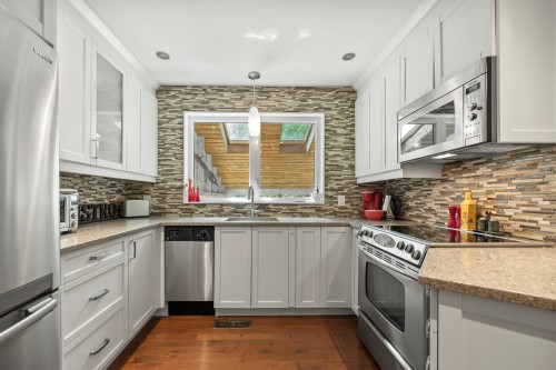 Cuisine - 76 Av. Angell, Beaconsfield, QC 