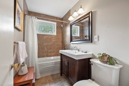 Salle de bains - 76 Av. Angell, Beaconsfield, QC 