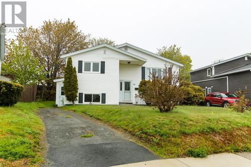 32 Drake Crescent  St. John's, NL A1A 3L3