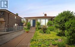 109 ELNATHAN CRESCENT Toronto, ON M9L 2G2
