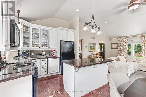 8366 Poplar Side Road, Clearview, ON - Indoor Photo Showing Kitchen
