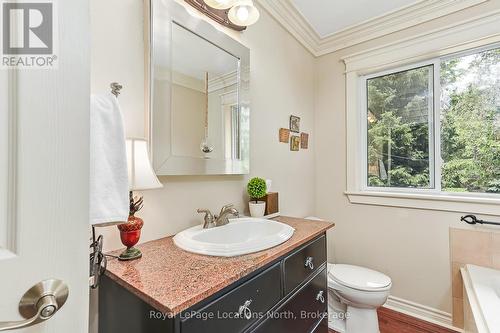 8366 Poplar Side Road, Clearview, ON - Indoor Photo Showing Bathroom