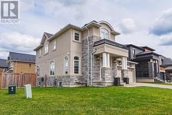 55 ROBARTS DRIVE  Hamilton, ON L9K 0H5