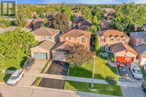 5 GURR CRESCENT  Ajax (Central West), ON L1T 2P6