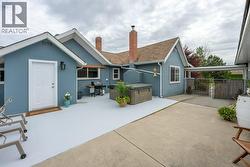 Courtyard facing main house & hot tub - 
