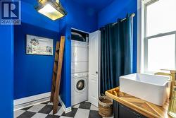Guest house bathroom with laundry - 