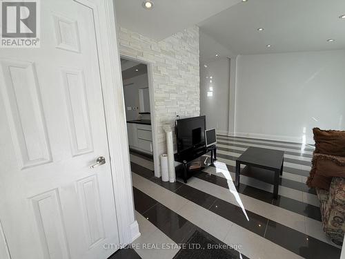 UPPER - 135 BONHAM BOULEVARD , Mississauga, Ontario L5M 1C8 5