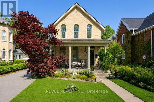 11 CHESTNUT AVENUE  Brantford, ON N3T 4B9