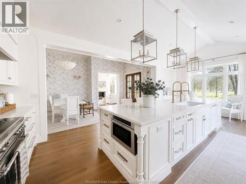 256 Pentilly Road, Tecumseh, ON - Indoor Photo Showing Kitchen With Upgraded Kitchen