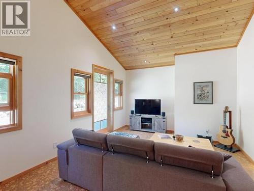 8116 Emmonds Road, Powell River, BC 