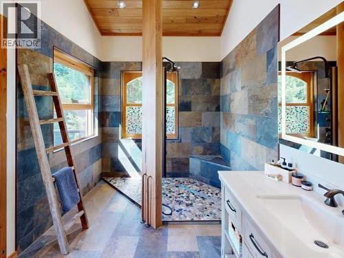 8116 Emmonds Road, Powell River, BC 