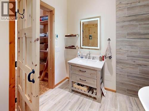 8116 Emmonds Road, Powell River, BC 