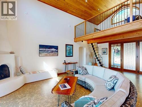 8116 Emmonds Road, Powell River, BC 