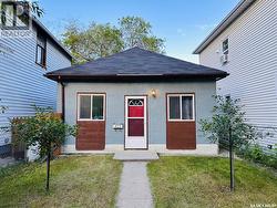 412 H AVENUE S  Saskatoon, SK S7M 1W5