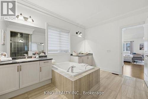 76 Chesney Crescent, Vaughan, ON - Indoor Photo Showing Bathroom